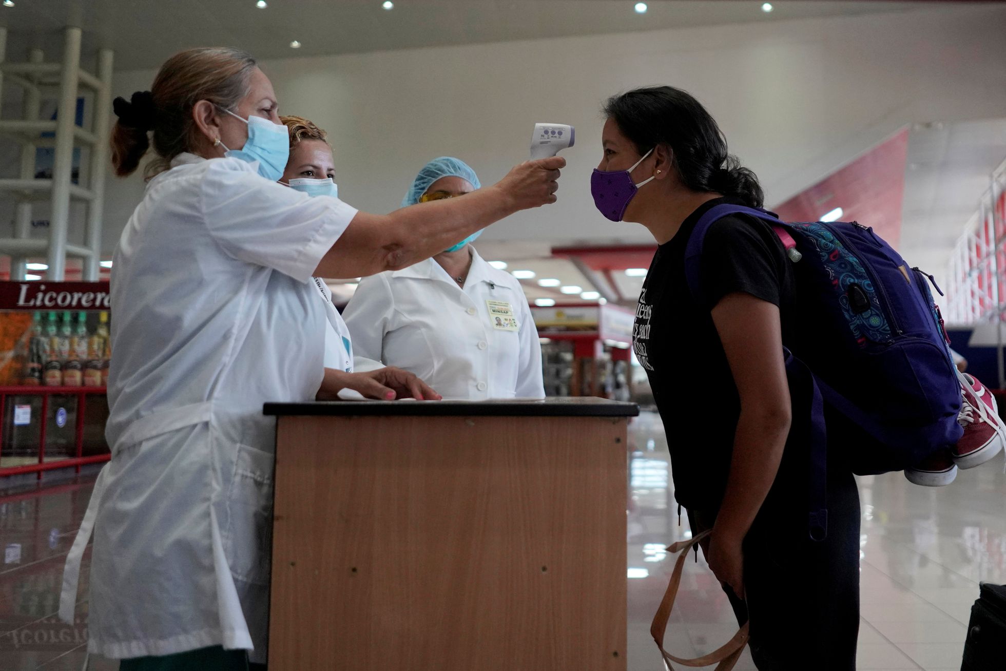 Más turistas extranjeros sufren en Cuba tras ser diagnosticados con COVID