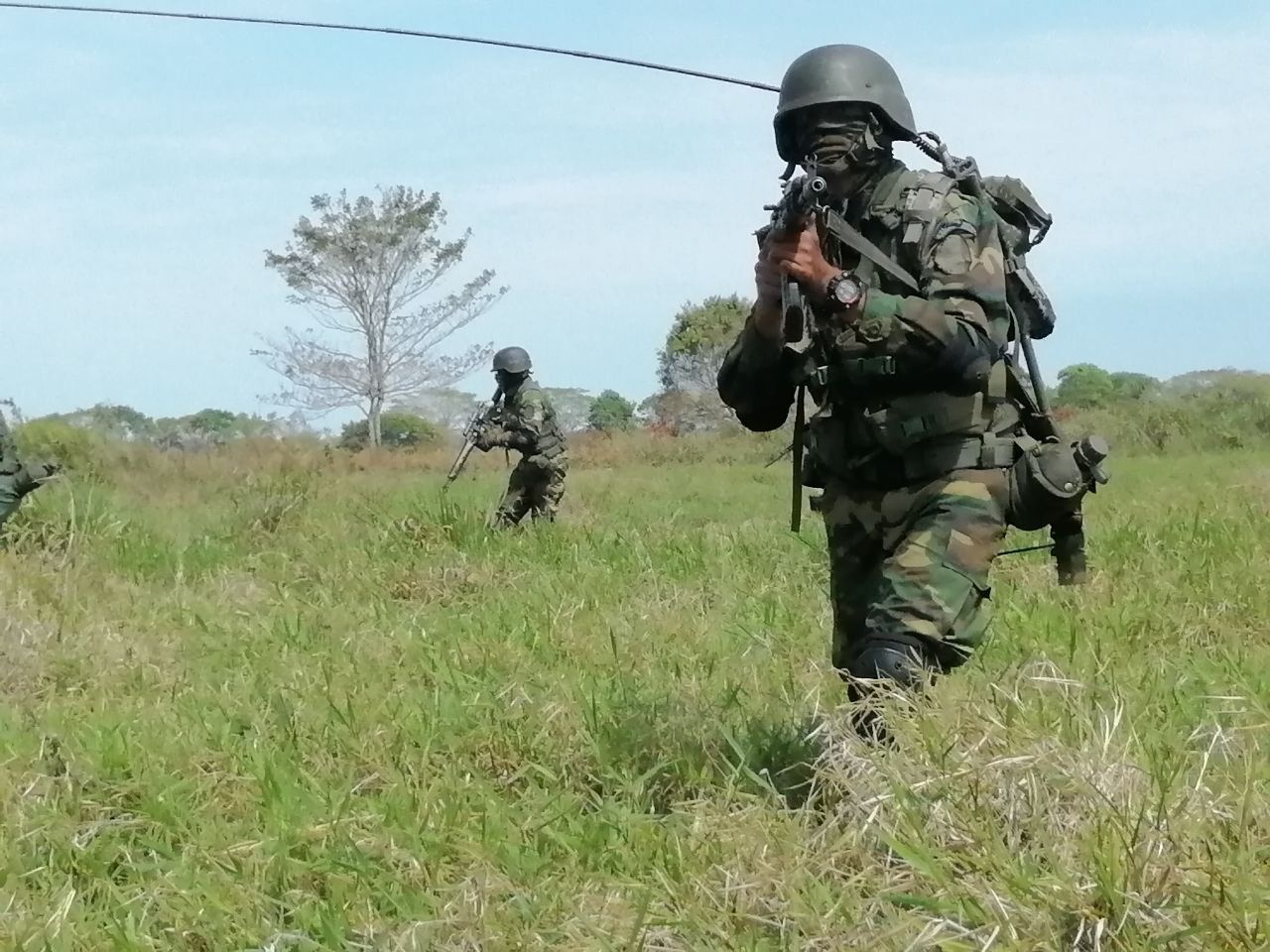 Militares maduristas vuelven a la frontera con Colombia en medio de pugnas narcoguerrilleras
