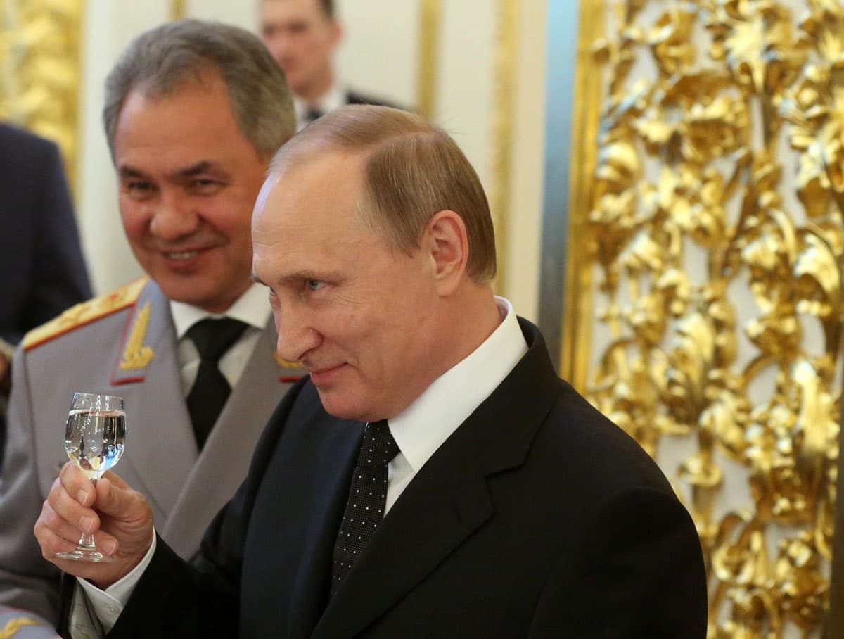 Prohíben el vodka ruso de los bares y licorerías de EEUU y Canadá
