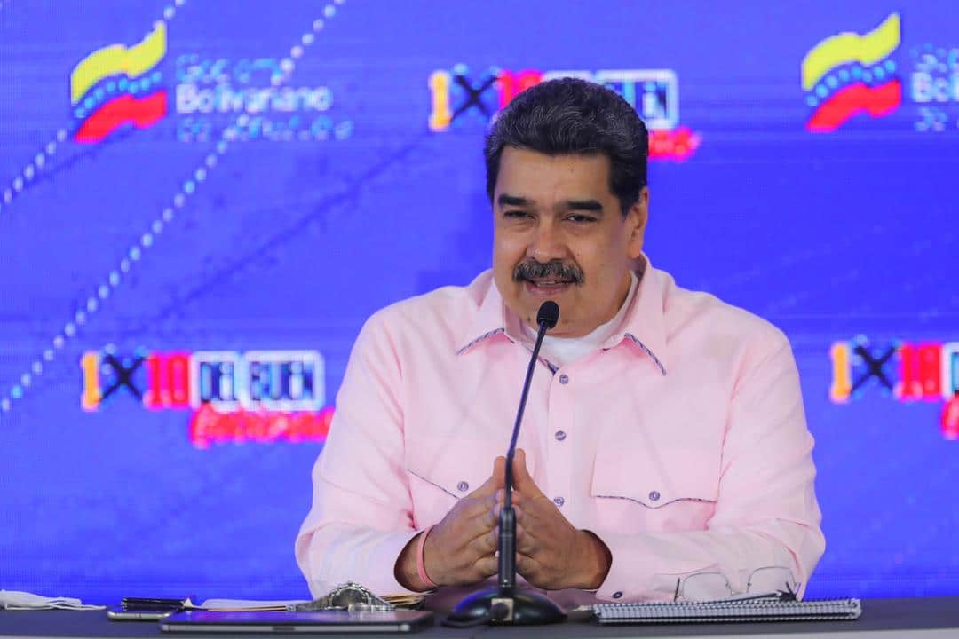 Explican cómo la estrategia de Maduro para contener el dólar encarece costo de la vida