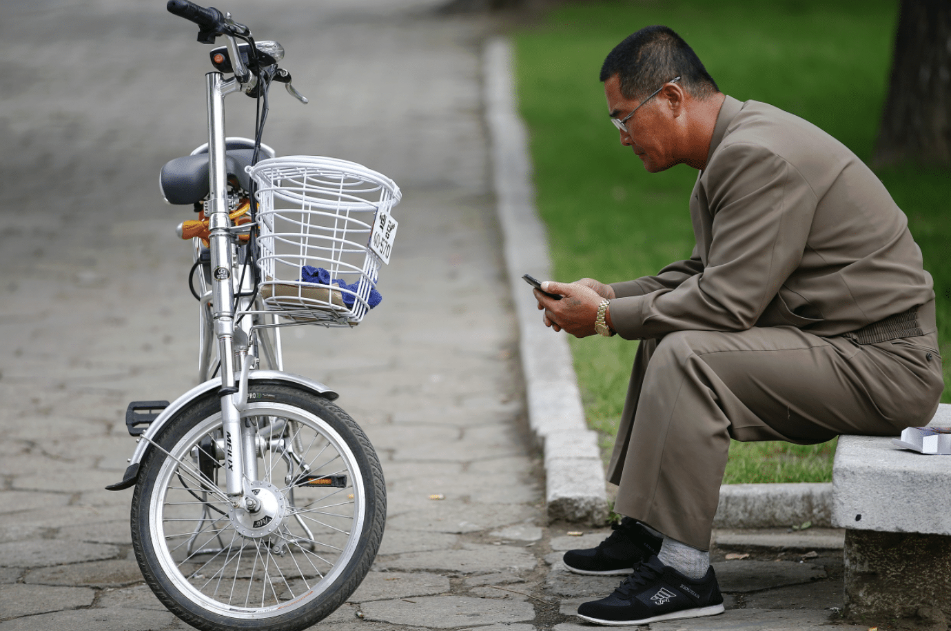 Norcoreanos desbloquean celulares para informarse en medios prohibidos por la dictadura
