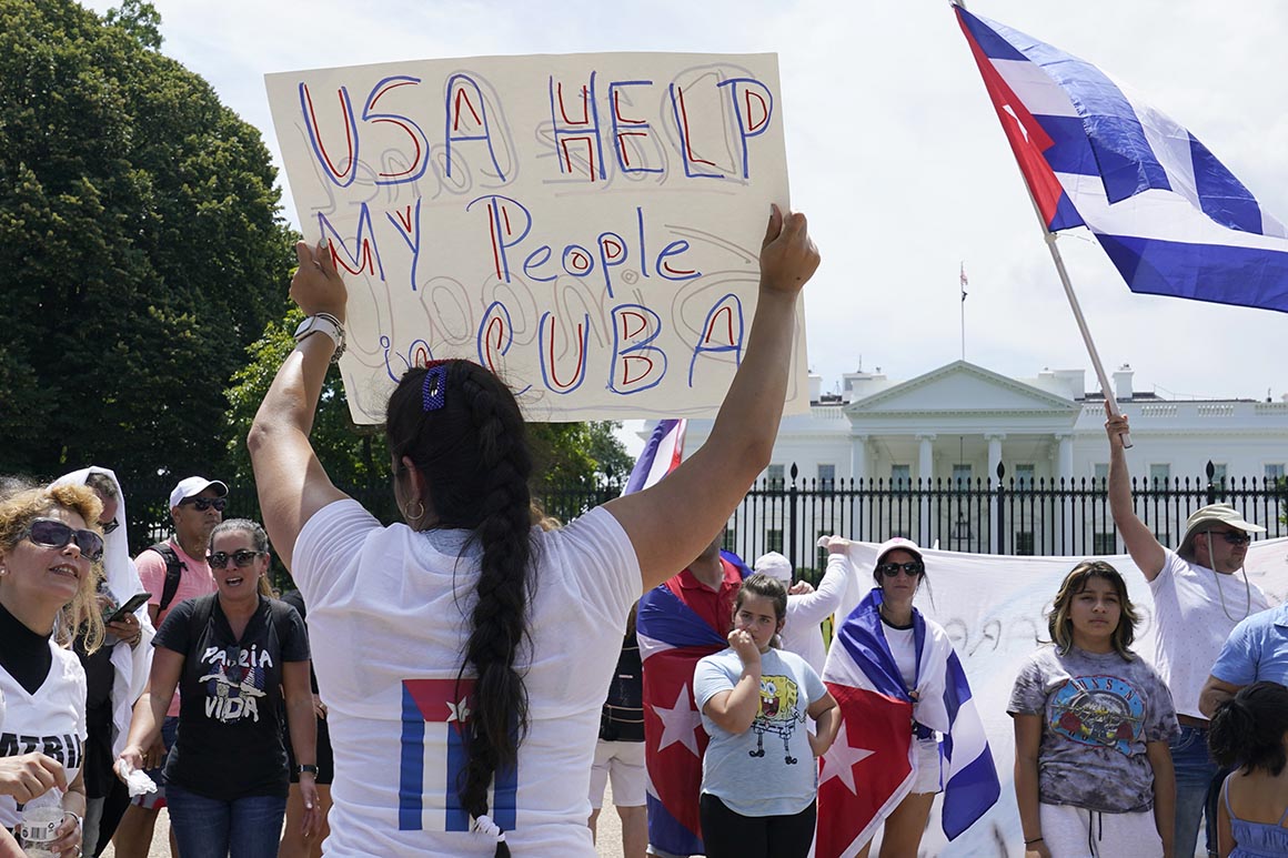 Biden reactiva vuelos a Cuba y reanuda el programa de reunificación familiar