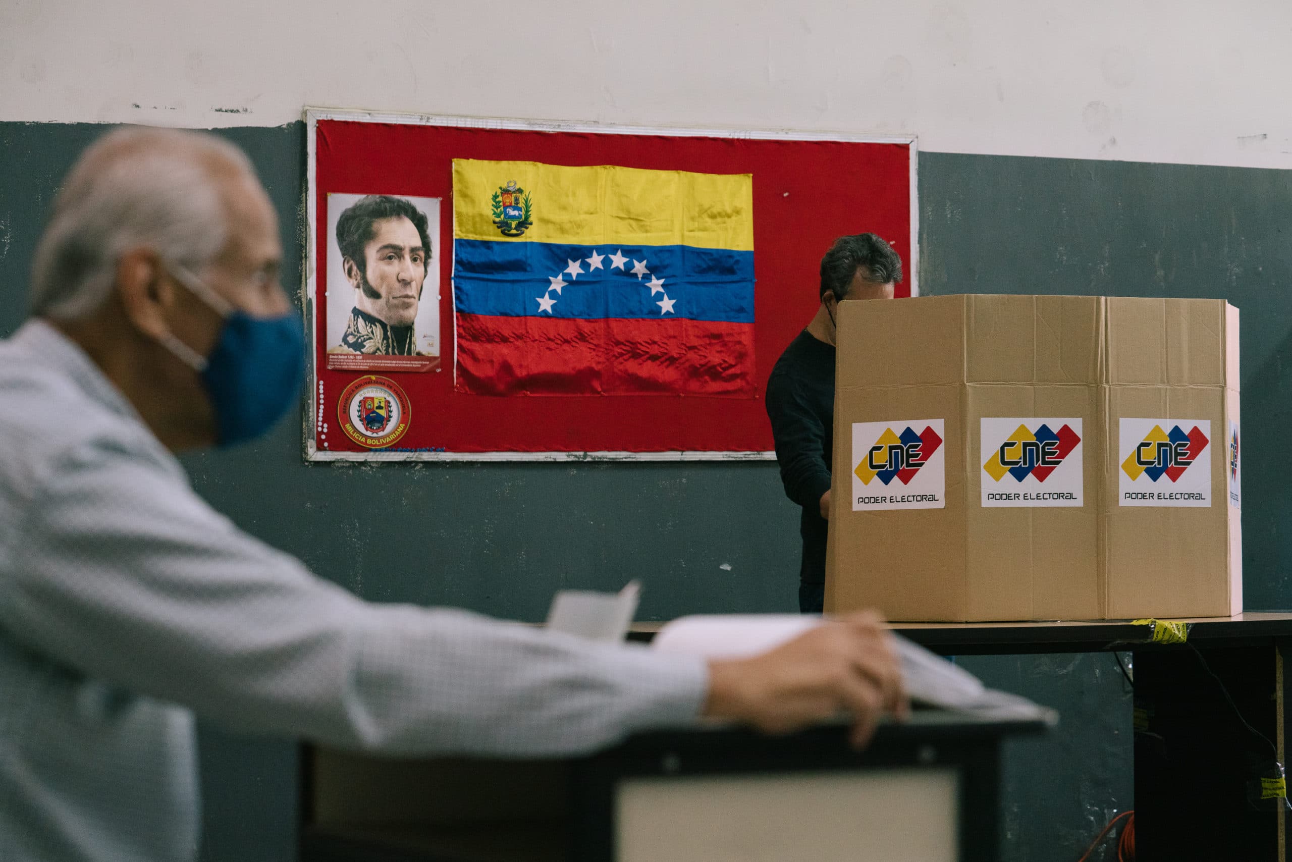 Encuestas revelan el hartazgo del venezolano por las opciones políticas del chavismo y la oposición