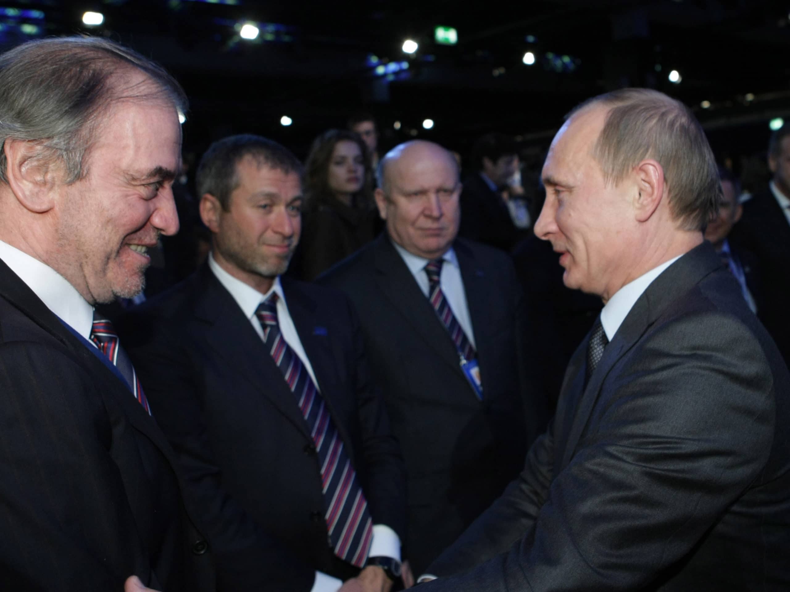 Por qué la riqueza de los oligarcas rusos evitará el proyecto final de Vladimir Putin