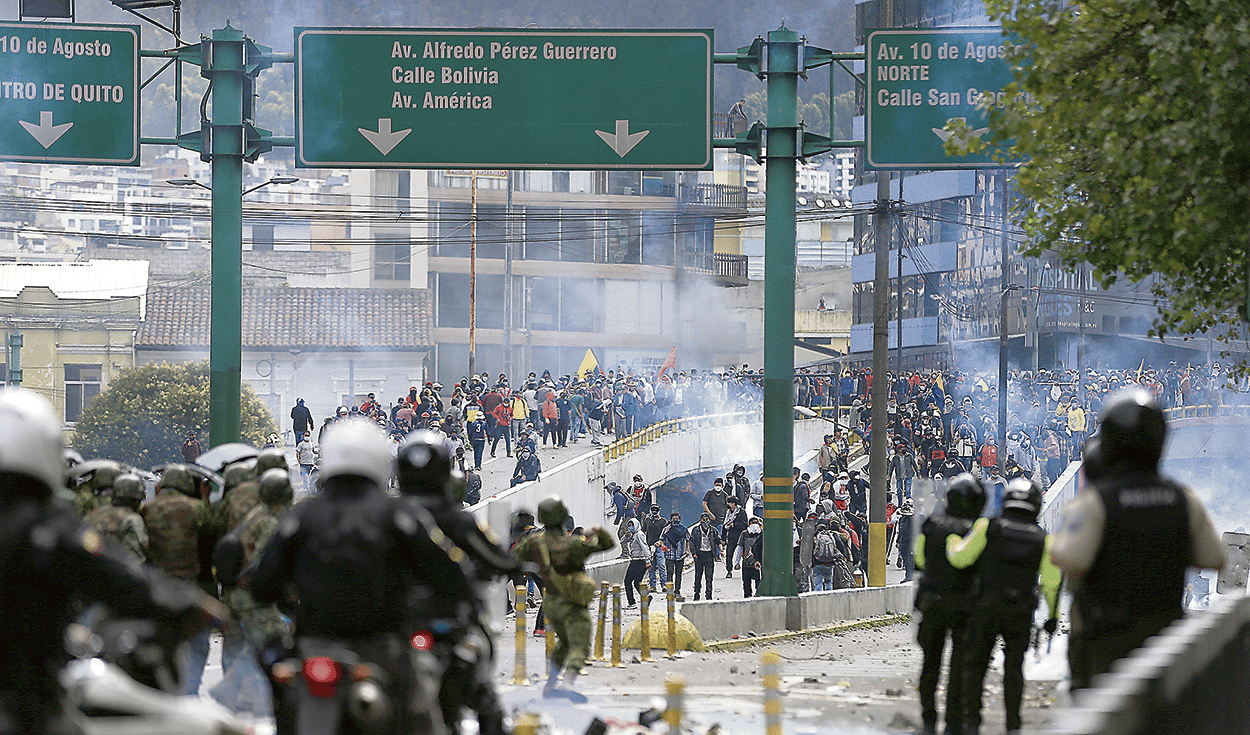 Violentas protestas en Quito amenazan con un golpe de Estado al presidente Lasso