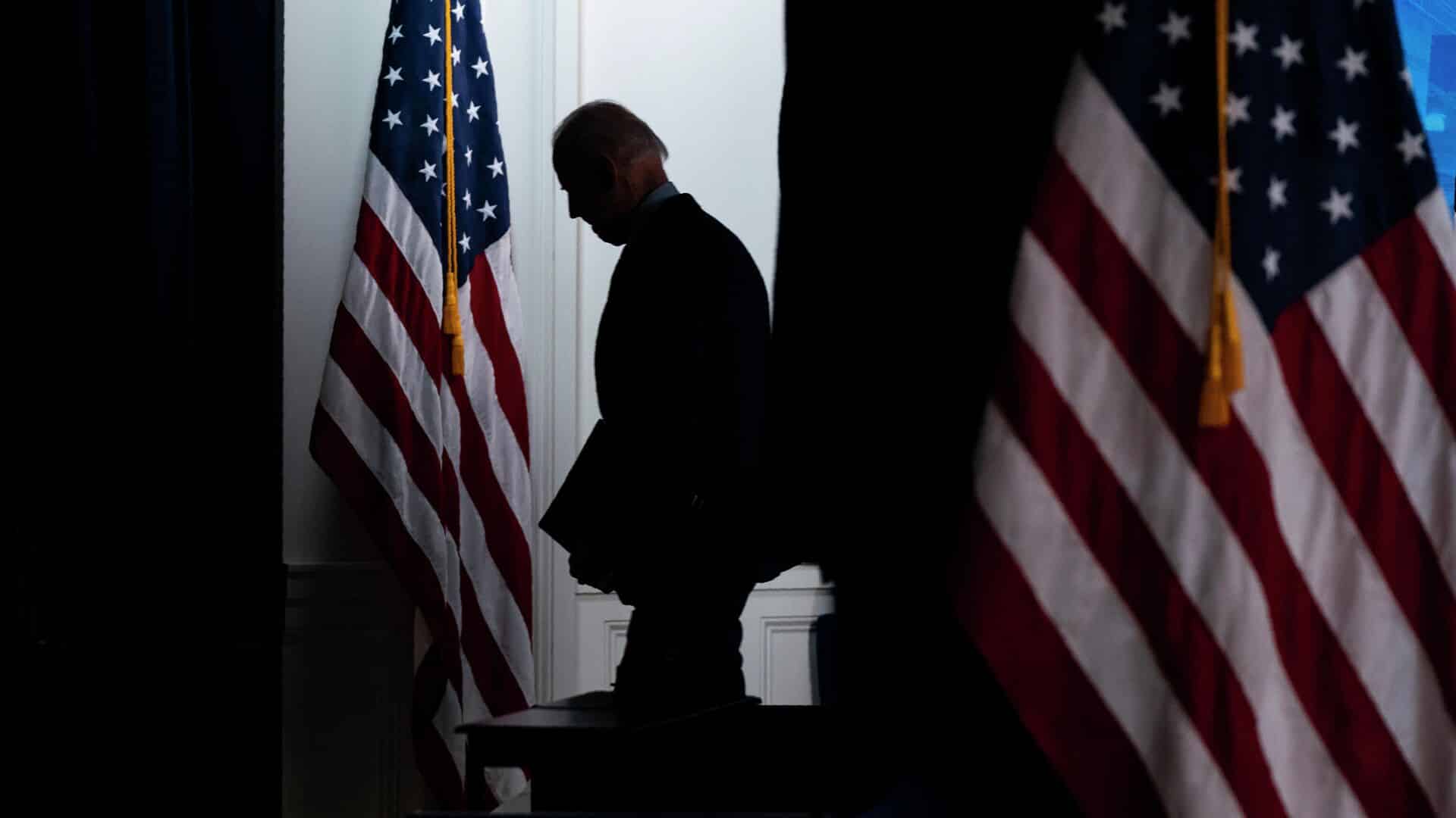 Extremistas demócratas presionan a Biden para que no vaya a la reelección