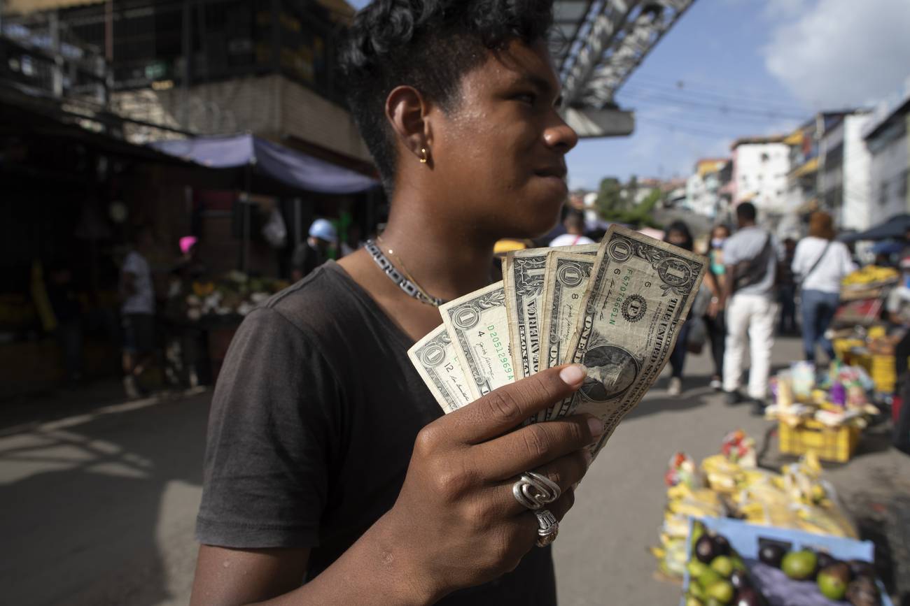INFORME: La llamada ‘recuperación’ de la economía venezolana va acompañada de una fuerte devaluación e inflación