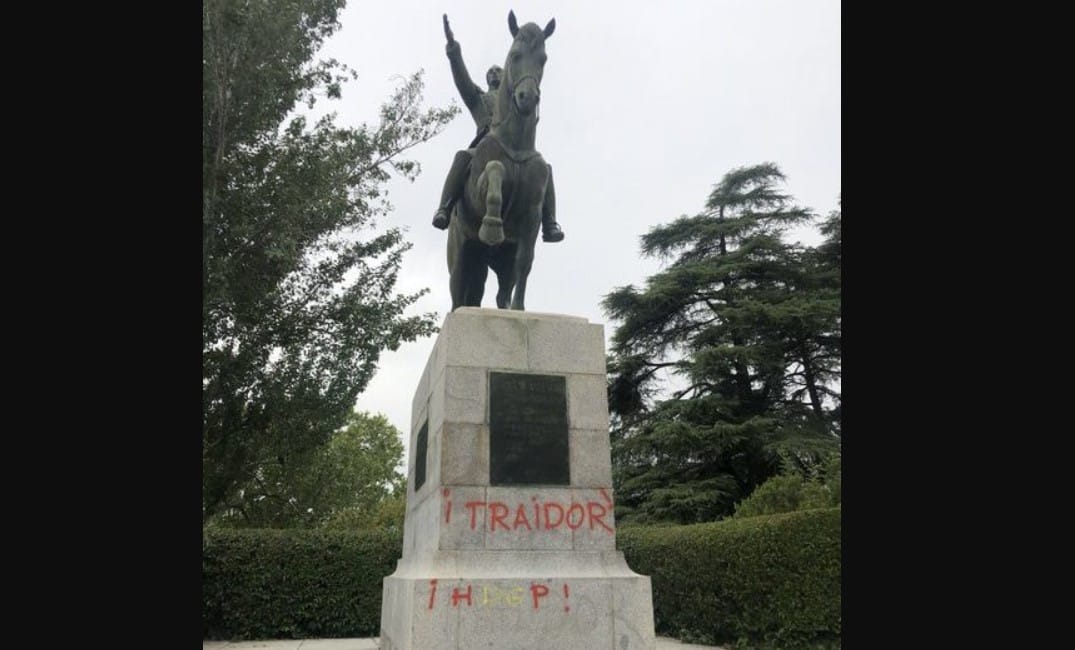 Asociación de militares pide retirar estatuas de Simón Bolívar de España por «traidor»
