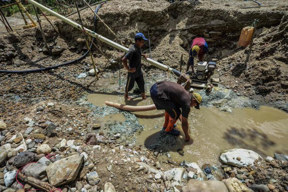Maduro quiere sustituir a los mineros artesanales que expulsó por empresas iraníes en Venezuela