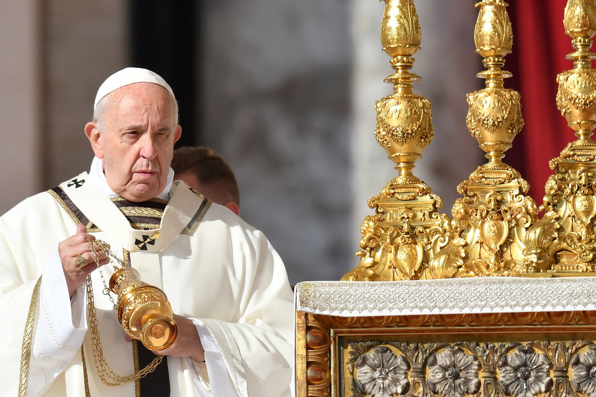 El Papa Francisco ordena trasladar todos los fondos de la Iglesia al banco del Vaticano