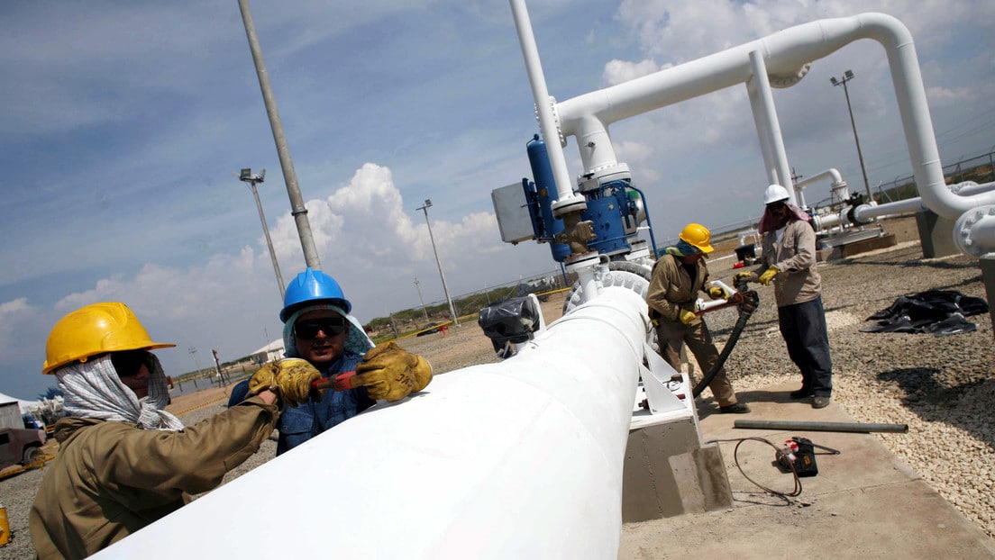 Petro ve «necesario» hacer negocios petroleros con el régimen de Maduro