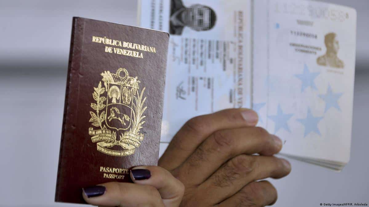 Firma vinculada a Delcy Rodríguez aumentó precio de pasaportes a venezolanos en el exterior