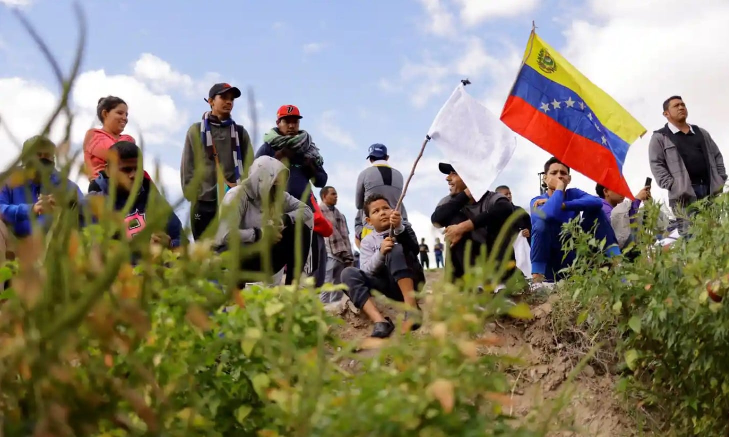 Historias de migrantes venezolanos varados por el abrupto cambio de política de Biden