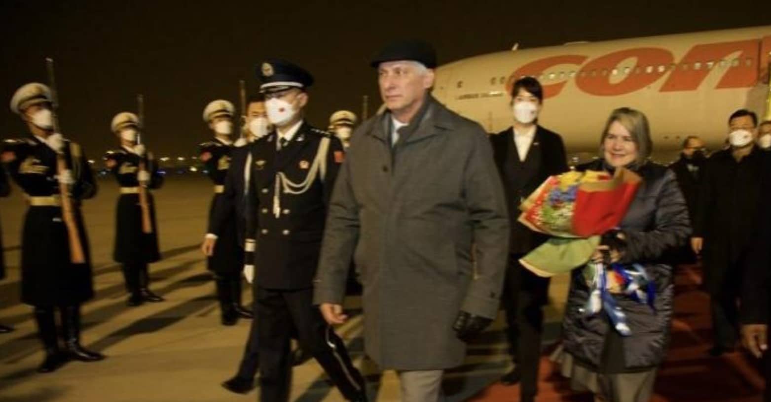 Díaz-Canel llegó en un avión de Conviasa a implorar por ayuda a China