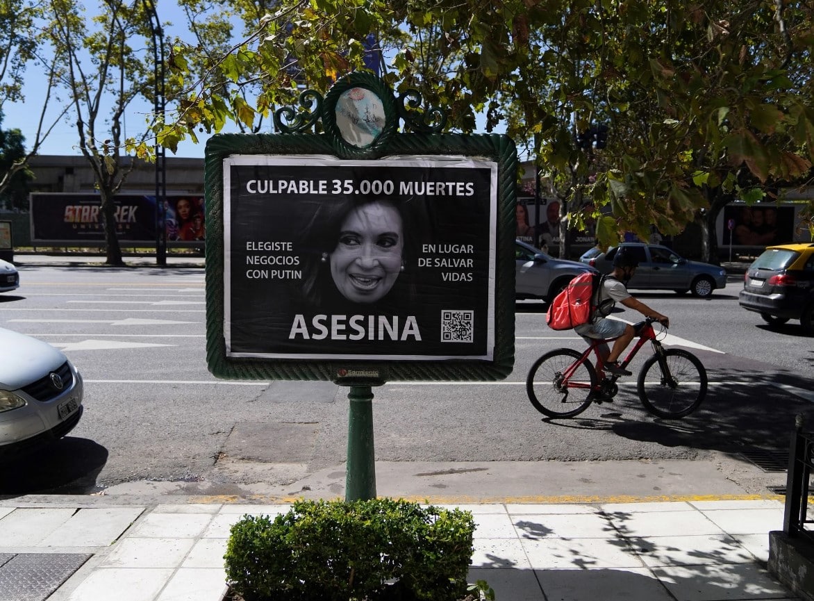 Los afiches que llamaron ‘asesina’ a Cristina Kirchner llegarán a la Corte Suprema de Argentina