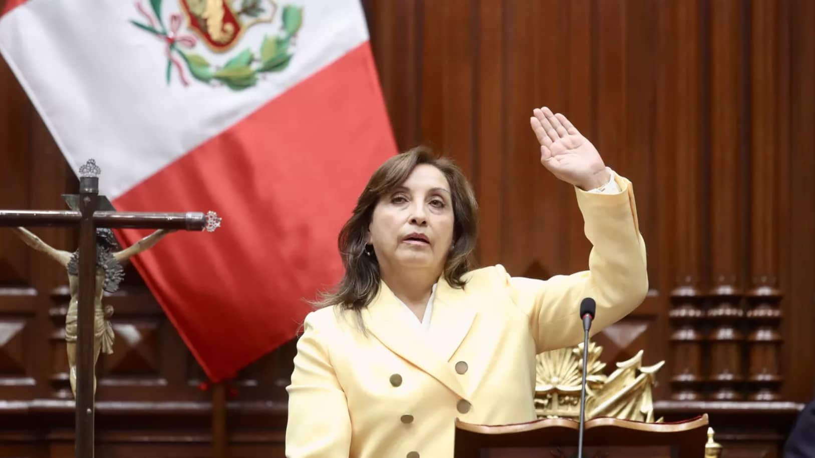 Presidenta peruana busca calmar las protestas y mejora propuesta de adelanto de elecciones