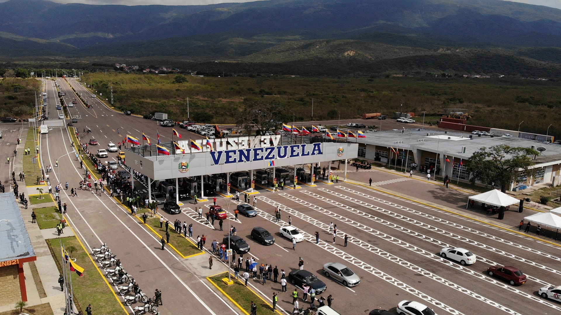 El fiasco de la apertura vehicular en la frontera entre Colombia y Venezuela