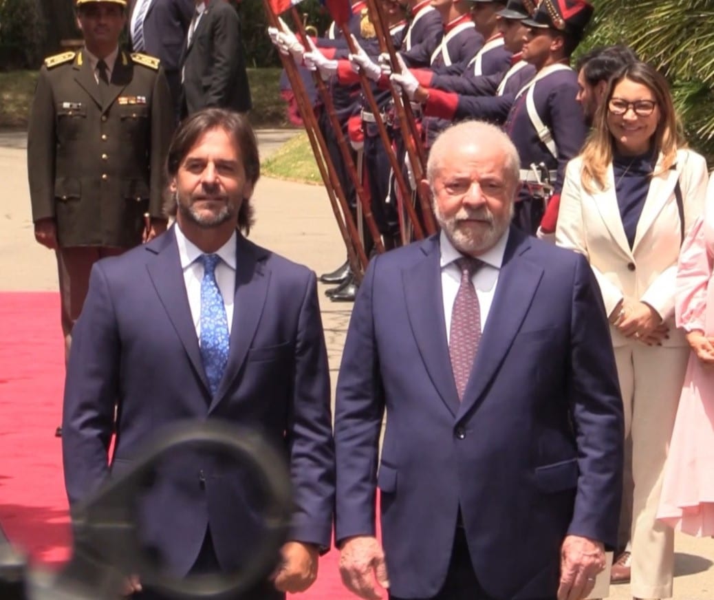 Lula quiere imponer su estrategia en Mercosur y se acerca a Uruguay