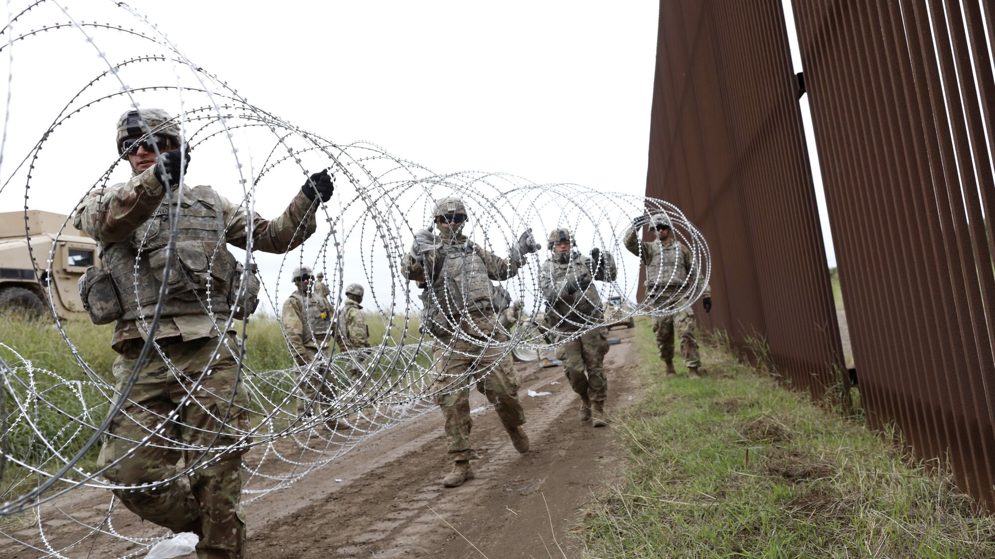 Biden envía 1500 soldados a la frontera con México para contener crisis migratoria