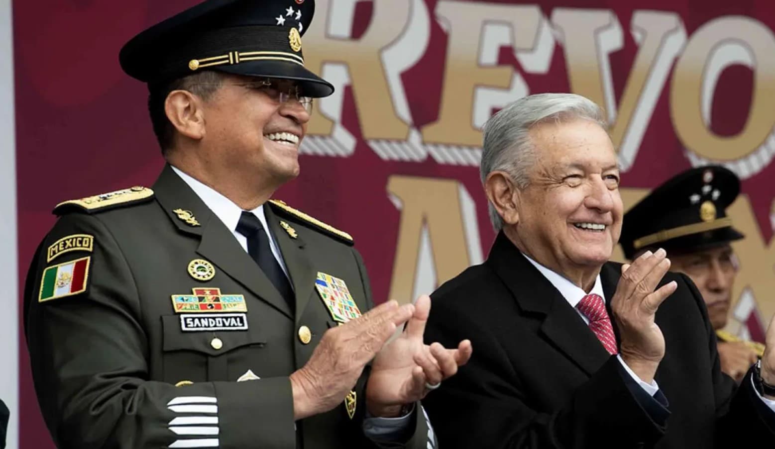 La sospechosa defensa de AMLO al jefe militar protagonista del último mega escándalo de corrupción de México