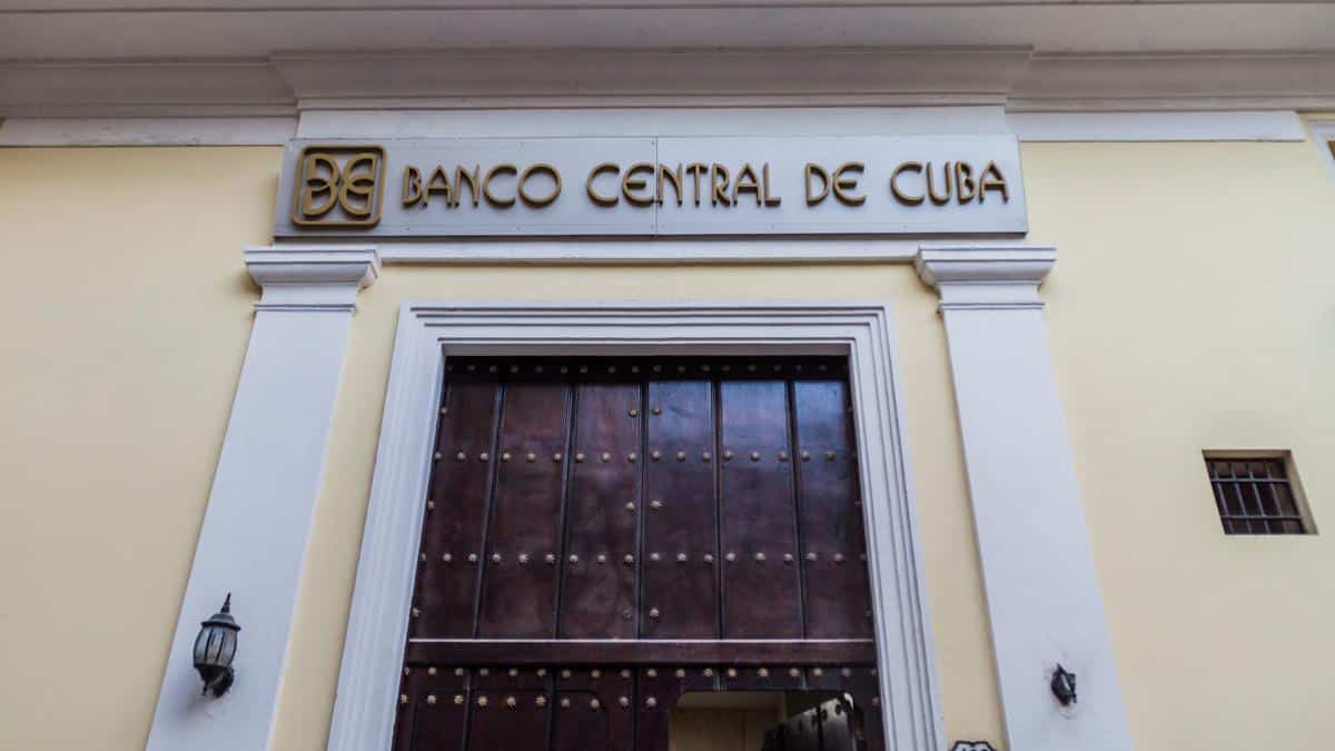 Castrismo prohíbe a las empresas el acceso a los cajeros automáticos y limita las transacciones en efectivo en Cuba