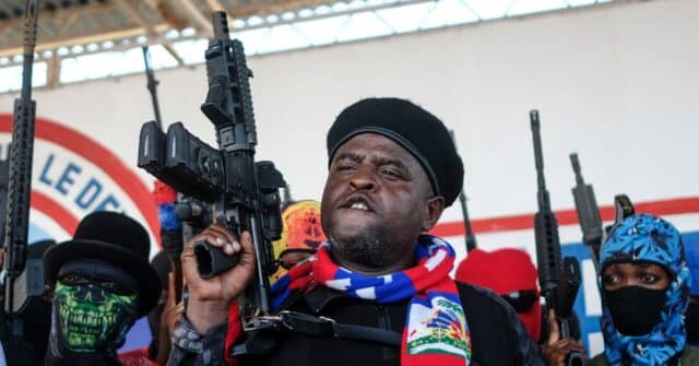 El jefe de la pandilla haitiana con más poder llama a una revolución contra lo que queda del gobierno