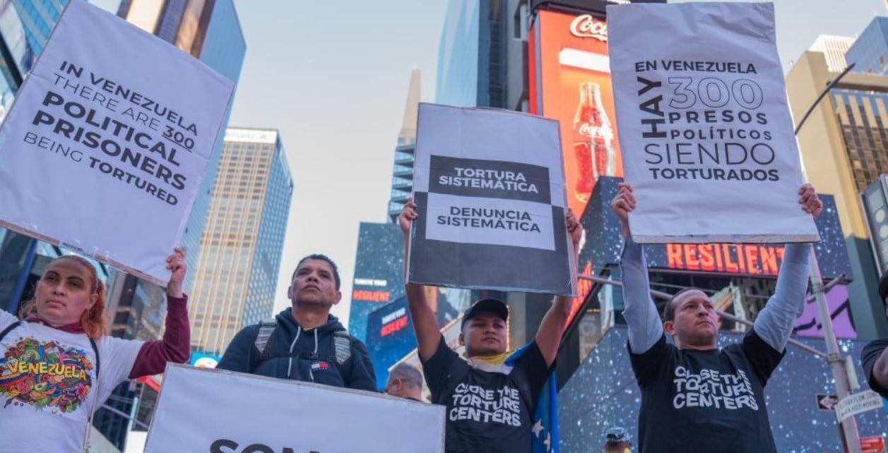 Latinos protestan en Nueva York por presencia de dictaduras comunistas en la Asamblea de la ONU