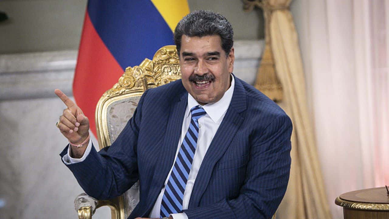 Flexibilización de sanciones petroleras podría elevar la popularidad de Maduro de cara a las presidenciales del 2024