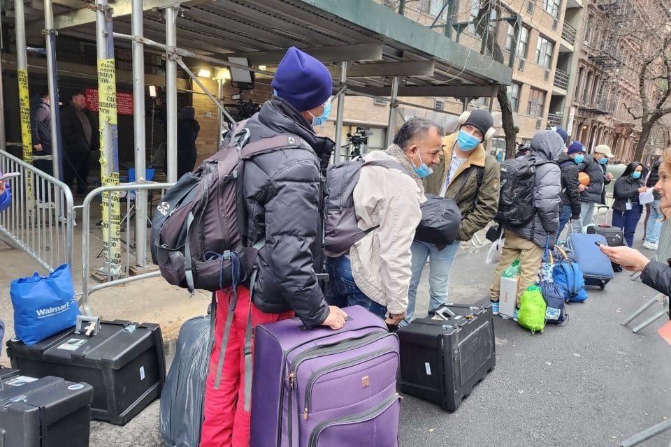 El último ofrecimiento del alcalde de Nueva York a los migrantes para que abandonen la ciudad