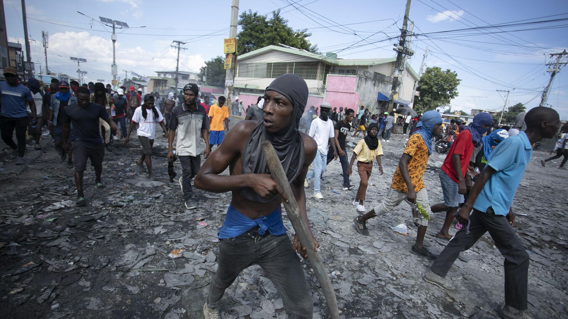 Misión militar de Kenia se prepara para neutralizar a las pandillas que mantienen en caos a Haití