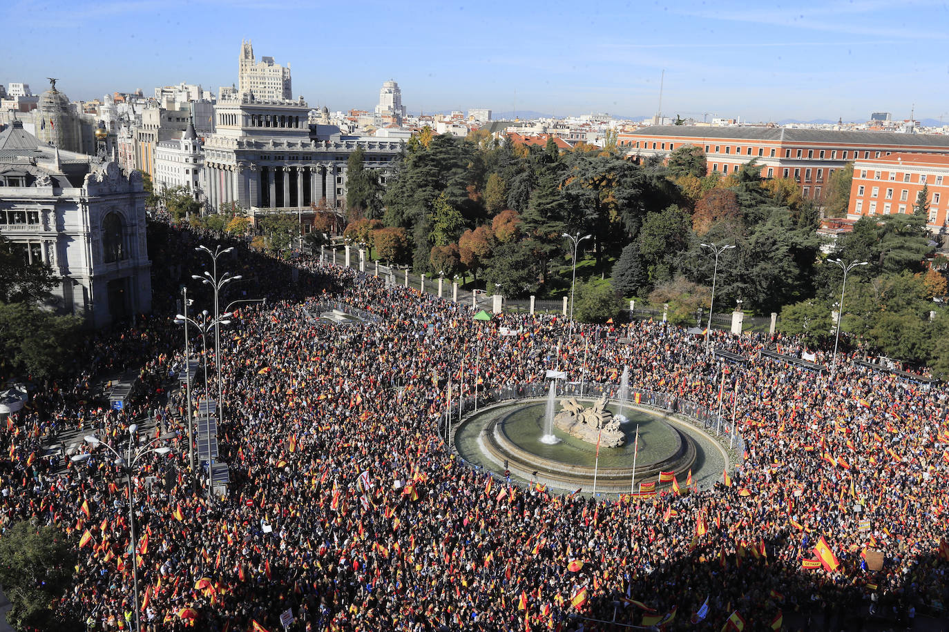 Multitudinaria manifestación en Madrid contra la amnistía para separatistas catalanes
