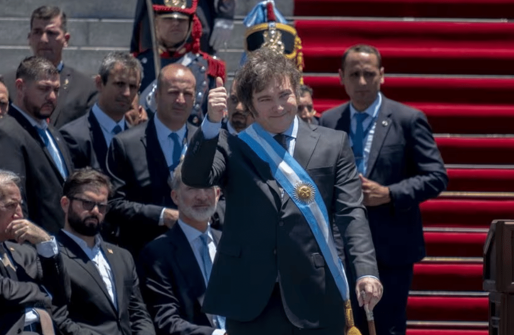 INFORME: ¿Qué podría pasar con Argentina después del megadecreto de Javier Milei?