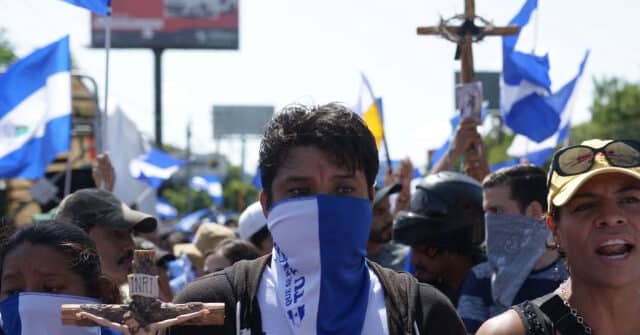El régimen de Ortega secuestra a otro sacerdote después de desterrar a 19 clérigos católicos
