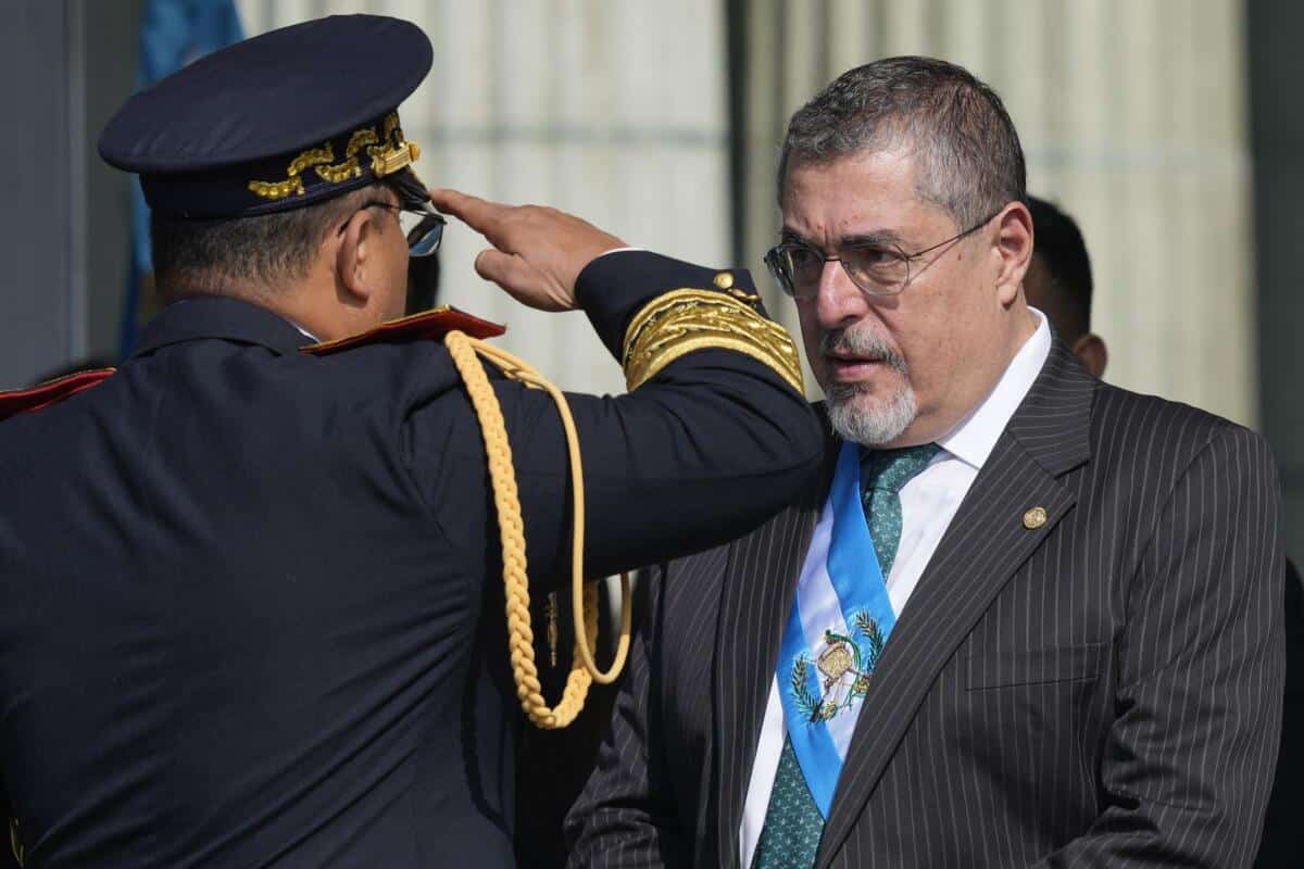 Los detalles desconocidos de la caótica toma de posesión del nuevo presidente izquierdista de Guatemala